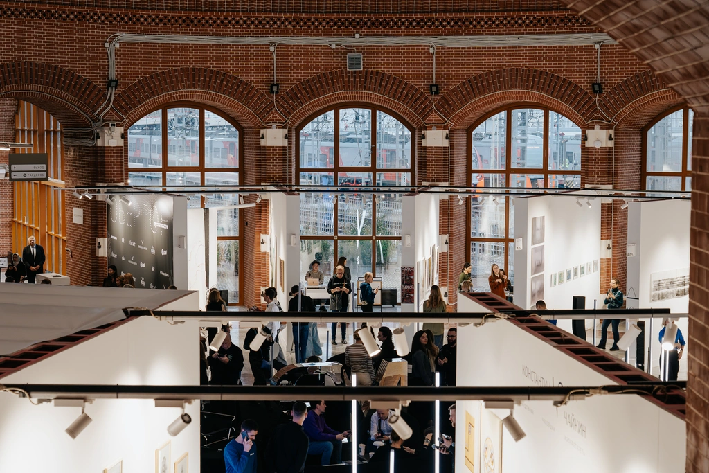 Ярмарка графики «Обертон» от Cosmoscow открылась в новом культурном пространстве ТОН-центр